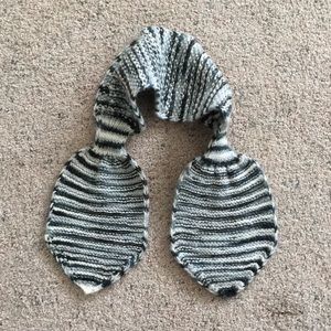 VINTAGE Knit Scarf Gray and White